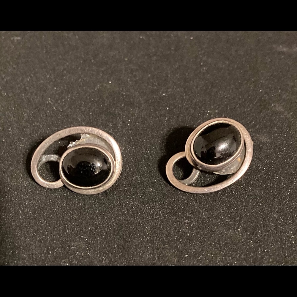 8.8 gram Silver & Onyx Oval Earrings